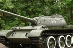 У Київській області російські окупанти обстріляли пам’ятник танку