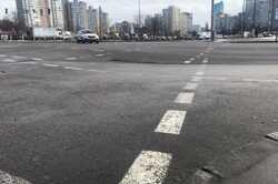 В Киеве на Позняках может провалиться асфальт посреди дороги (Фото)