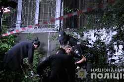 Выталкивал с балкона всеми силами: новые подробности убийства женщины на Троещине (Фото) 