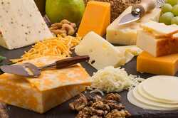 Столичные эксперты рассказали, как отличить настоящий сыр от сырного продукта