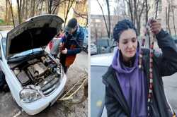 В Киеве женщина обнаружила змею прямо в машине: детали (Фото и видео)
