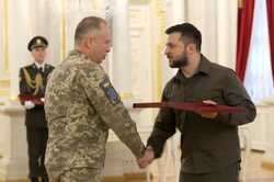 Зеленский наградил звездой Героя Украины командующего обороной Киева 