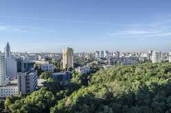 У Києві триває боротьба проти знищення та забудови парку