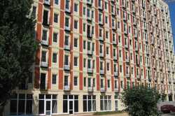 Схоже на замовлення: в Києві чоловік у масці облив перехожих кислотою
