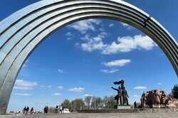 В Киеве переименуют Арку дружбы народов и демонтируют советские скульптуры (ФОТО)
