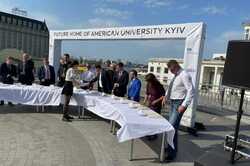 В Киеве откроют американский университет - на презентации вуза выступили Кличко и Волкер (ФОТО)