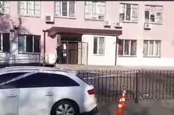 В Киеве возле суда произошла стрельба, ранен мужчина