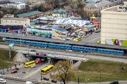 В Киеве возле метро 