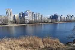 Кладбище домашних любимцев на берегу озера в Киеве исчезнет (ФОТО)