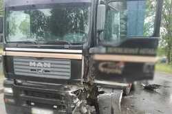 ДТП в Киевской области: водитель иномарки въехал в грузовик (ФОТО)
