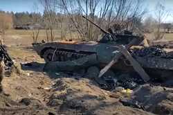 Відриває башню: під Києвом розбили колону російських окупантів (ВІДЕО)