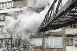 В Киеве на Оболони горела многоэтажка (ФОТО)