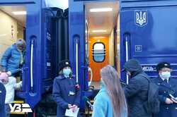 Поезд с самым длинным маршрутом в Украине сегодня вышел на свой первый рейс