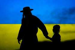 Активисты развернули антисемитский банер у Офиса президента
