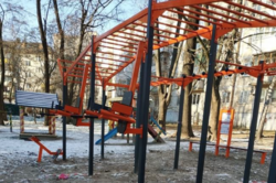 На Отрадном установили современную Street Workout-площадку