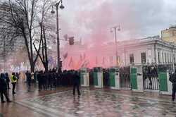 В Киеве под Радой протестуют предприниматели, есть первые задержанные (ВИДЕО)