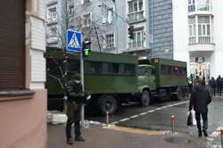 Нацгвардия и техника: в центре Киева полностью перекрыли движение (Фото) 