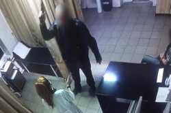 В больнице в Киевской области медсестре ночью угрожали пистолетом: ФОТО и ВИДЕО с места происшествия