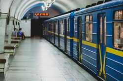 В киевском метро неизвестный распилил слезоточивый газ: полиция сообщила подробности