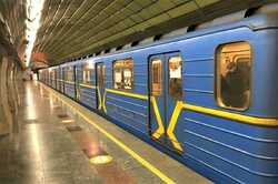 Масована ракетна атака: метро у Києві зупинило роботу