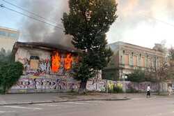 У Києві під час пожежі згоріла пам’ятка архітектури (ФОТО)