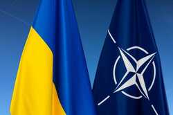 НАТО закрывает представительство в Киеве на фоне российской угрозы