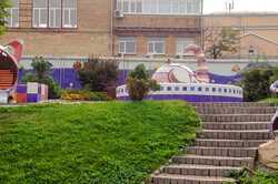 Вандалы в Киеве оторвали руку «Маленькому принцу» (ФОТО)