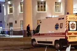 В Киеве на вокзале посреди улицы умер мужчина (Фото) 