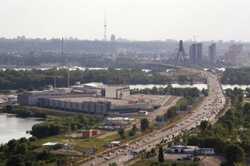 В Киеве на Троещине перекрыли движение перед Северным мостом: подробности 
