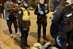 В Киеве два дилера перевозили десятки килограммов наркотиков (ВИДЕО)