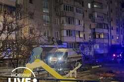Чудом выжил: в Киеве на Харьковском шоссе мужчина упал с 7 этажа (Фото) 