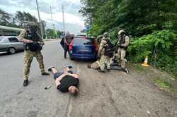 Під Києвом затримали професійних торговців зброєю (ФОТО, ВІДЕО)