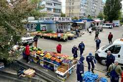 В Киеве уничтожили еще один стихийный рынок (ФОТО)
