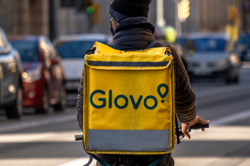 В Киеве снова начнет работать служба доставки Glovo: подробности