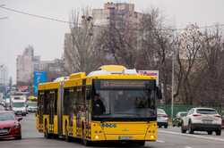У Києві кардинально змінили рух громадського транспорту: маршрути