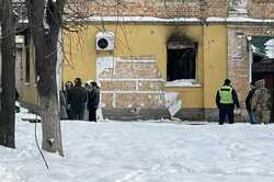 Вандали зрізали з фасаду будівлі у Гостомелі графіті Бенксі (ФОТО)