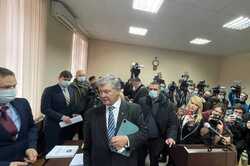 Дело Порошенко: к Печерскому суду стянули силовиков и автозаки (ФОТО)