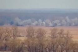 Під Києвом артилерія ЗСУ розбомбила колону російських окупантів (Відео)
