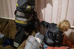 В Киевской области женщину на четыре часа приковали к батарее (ВИДЕО)