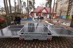 На Київщину доставили мобільні сонячні станції (ФОТО)