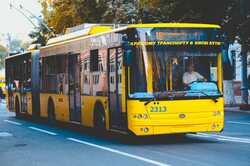 В Киеве кардинально изменили проезд транспорта: много маршрутов (Список)