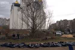 Эксгумацию тел из одной из братских могил провели в Буче (ВИДЕО)