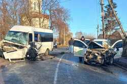 Под Киевом маршрутка с пассажирами попала в ДТП (ФОТО)