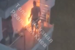 В Киеве неизвестные жарили шашлыки на балконе многоэтажки (Видео) 