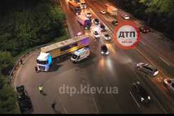 Под Киевом мотоциклист врезался в фуру: он погиб на месте