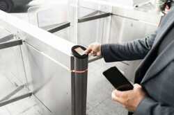 На платформы Центрального автовокзала теперь можно попасть только по QR-коду