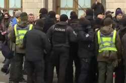 Митинг в Киеве: перевозчики блокируют дороги из-за карантинных ограничений (ВИДЕО)