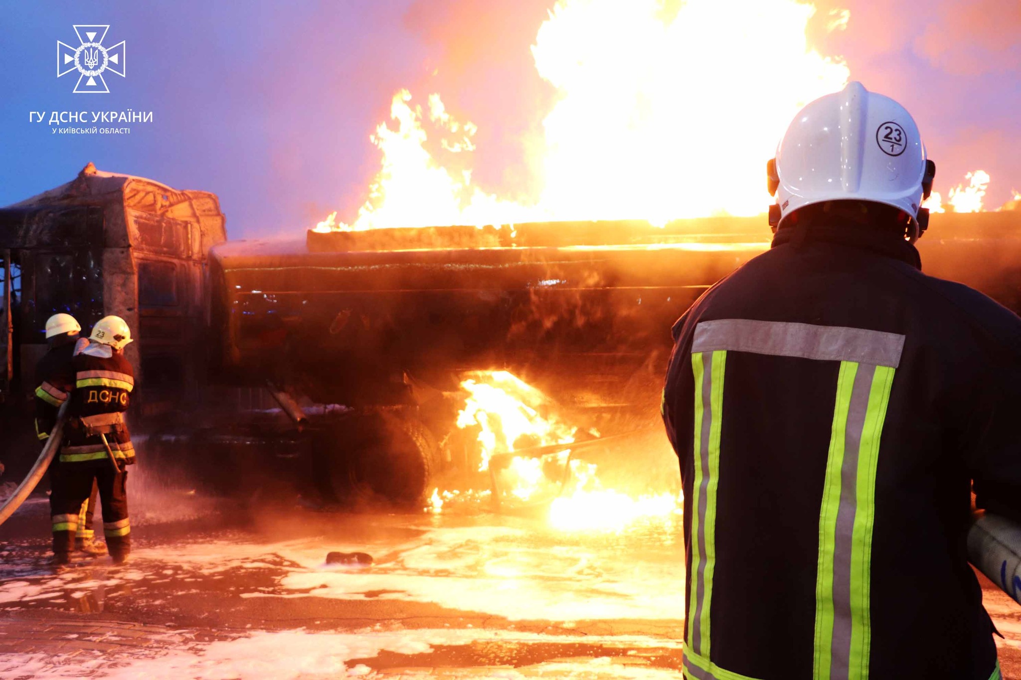 Стали відомі подробиці масштабної пожежі на АЗС під Києвом (ФОТО, ВІДЕО)