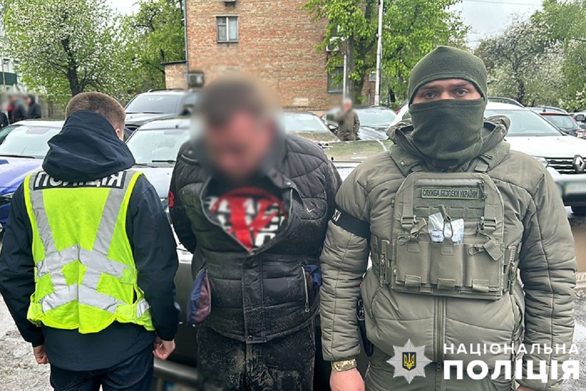 Озброєного наркодилера затримали в Києві: яке покарання йому загрожує (ФОТО)