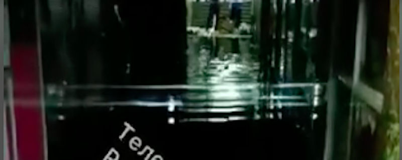 У Києві після сильного дощу затопило станцію метро "Академмістечко" (Відео)